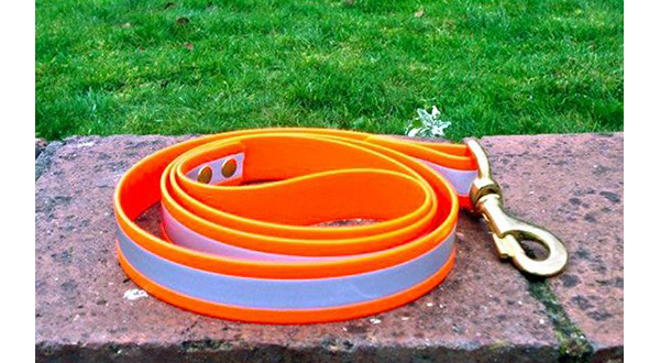 Image of reflective dog leash made by DezignADogCollar.co.uk.